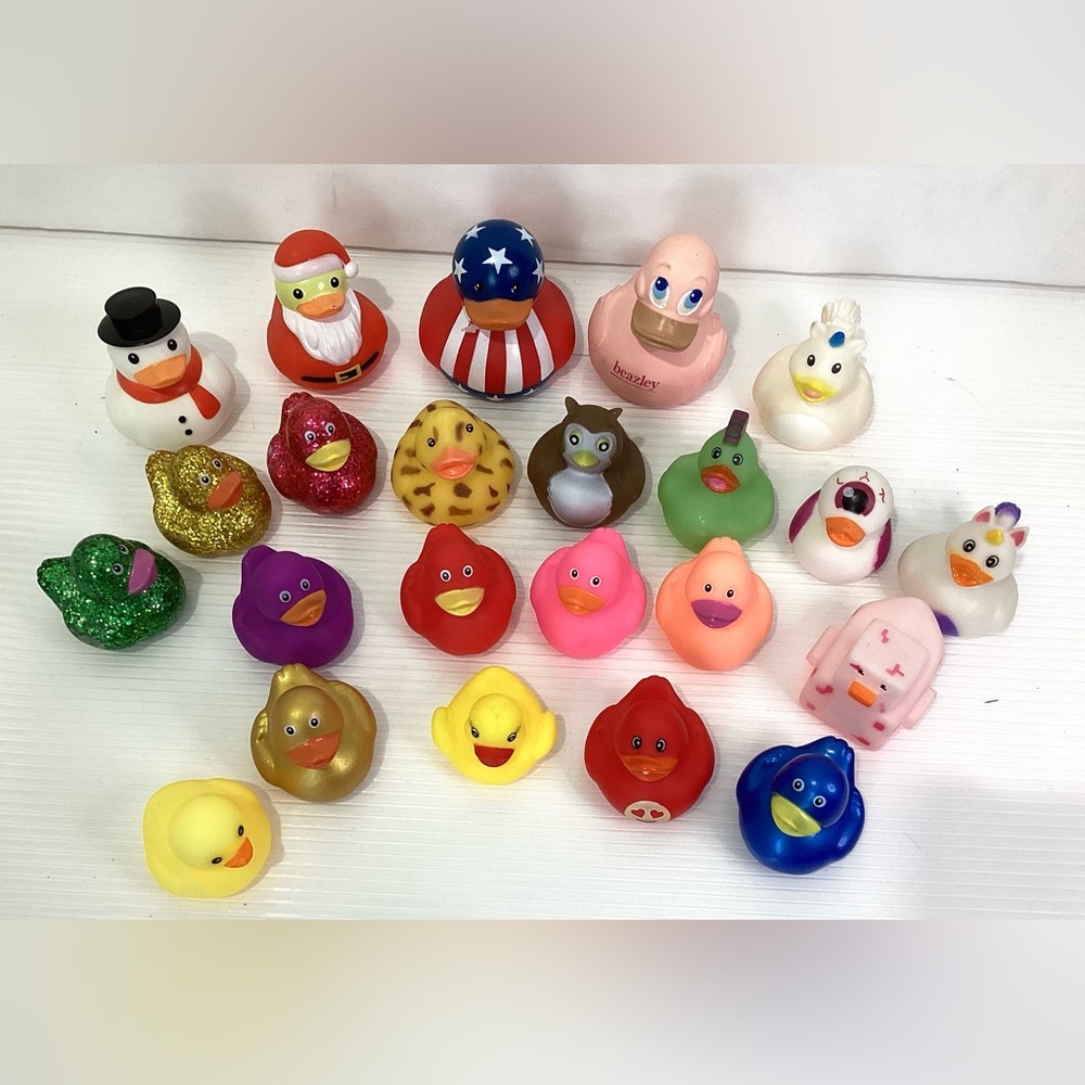 Rubber Ducks Different Sizes Lot of 23 Ducks